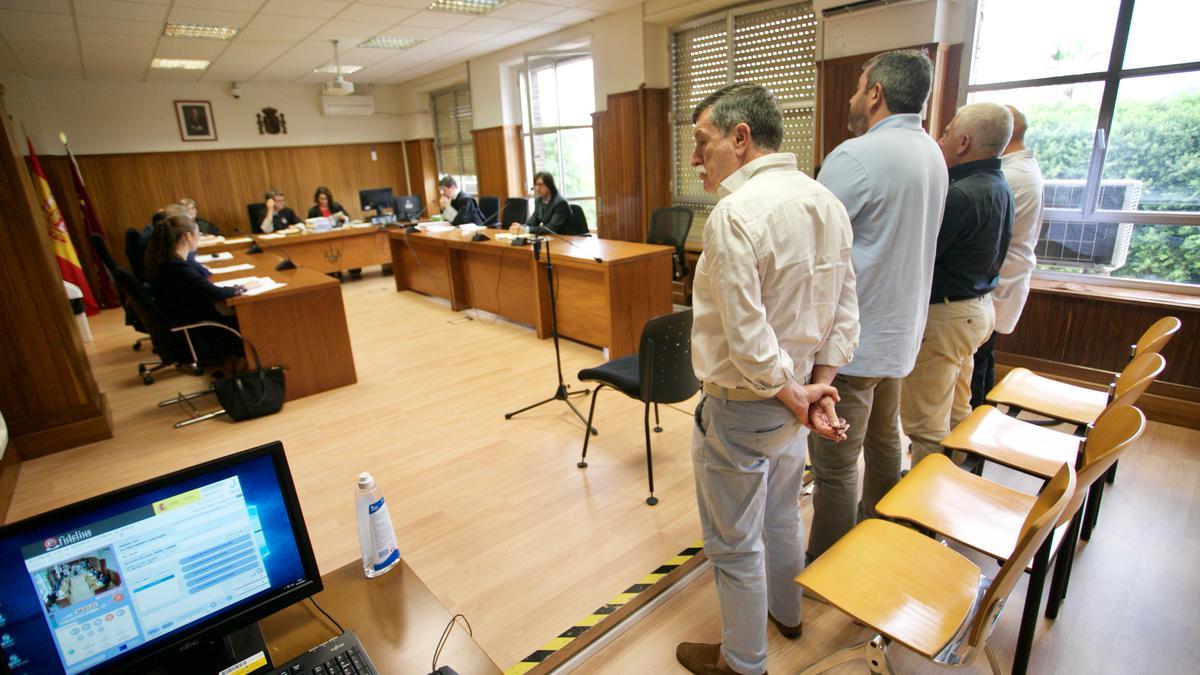 Laorden y los otros tres encausados, este miércoles en el banquillo de la Audiencia Provincial de Murcia.