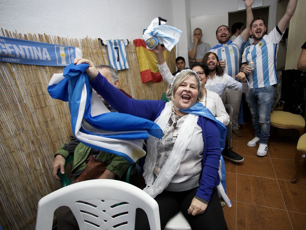 Aficionados argentinos en Murcia: partido, penaltis y celebración