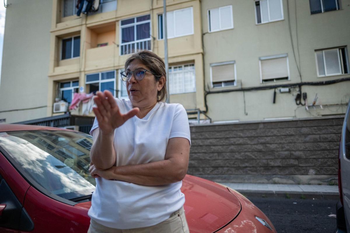 Grietas y desperfectos en el bloque 24 de Somosierra