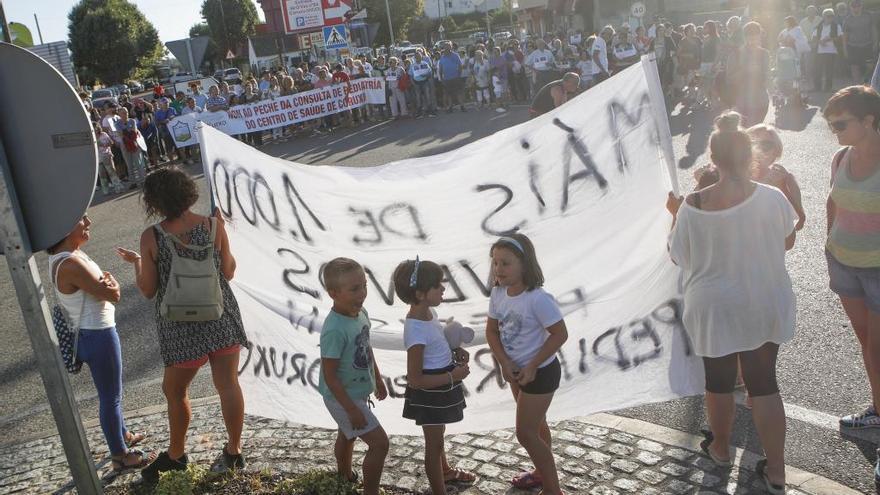 Protesta de los vecinos de Coruxo. // R. Grobas