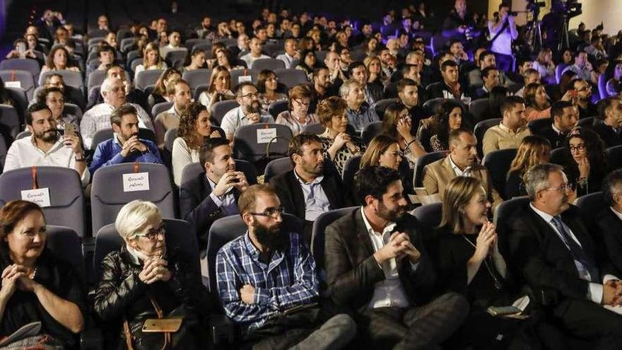 Asistentes a la entrega de los premios &quot;AJE&quot; 2018, ayer, en el Palacio de Congresos de Gijón.