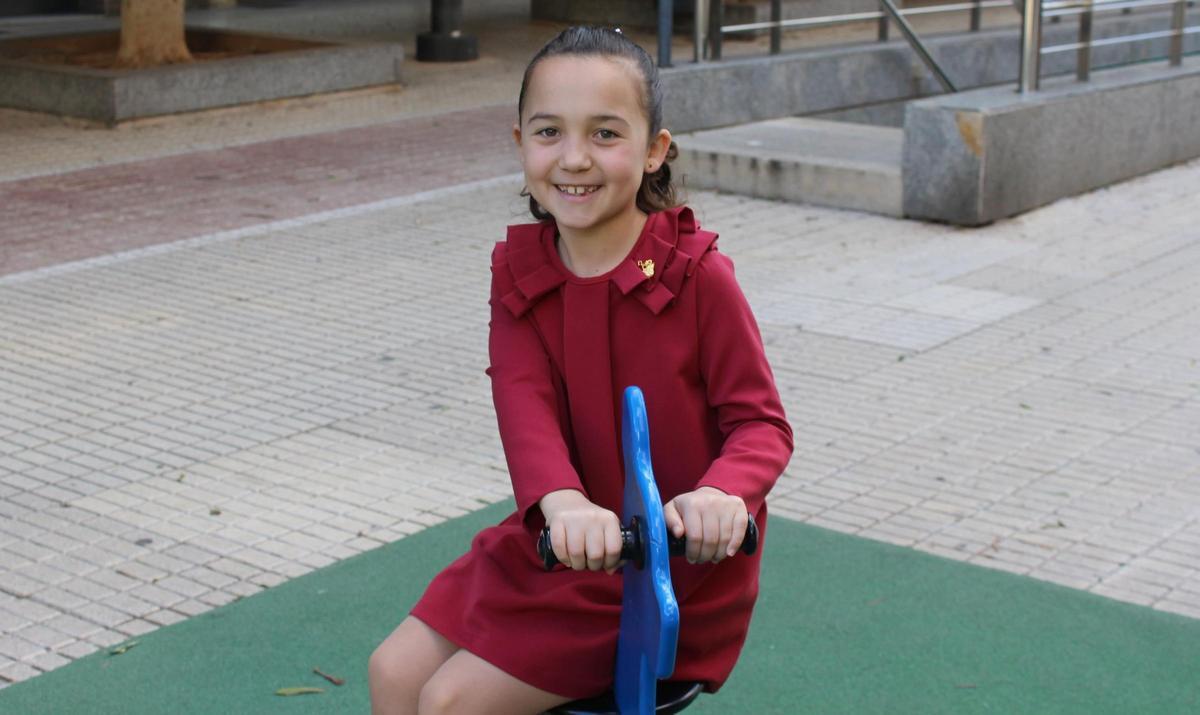 Emma Ferrer Blasco és la madrina infantil de la gaiata 5 Hort dels Corders per a les festes de la Magdalena.