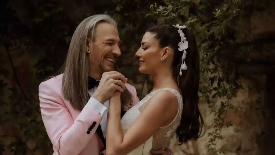 Laura Moure, azafata de &#039;La ruleta de la suerte&#039;, se casa después de 23 años con su pareja: &quot;Fue maravilloso&quot;