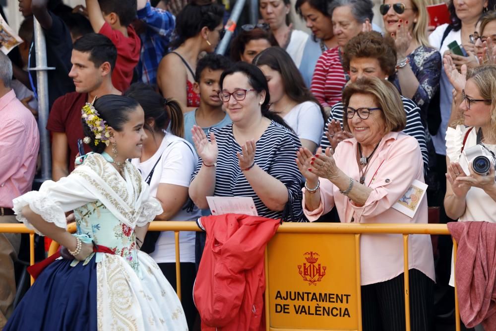 Dansà infantil en la plaza de la Virgen