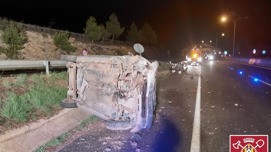 Dos heridos leves en un accidente entre un coche y una moto en la carretera de Sant Antoni