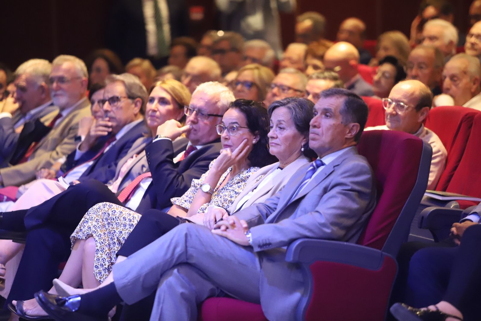 El presidente de la Audiencia presenta 'Los latidos del alma'