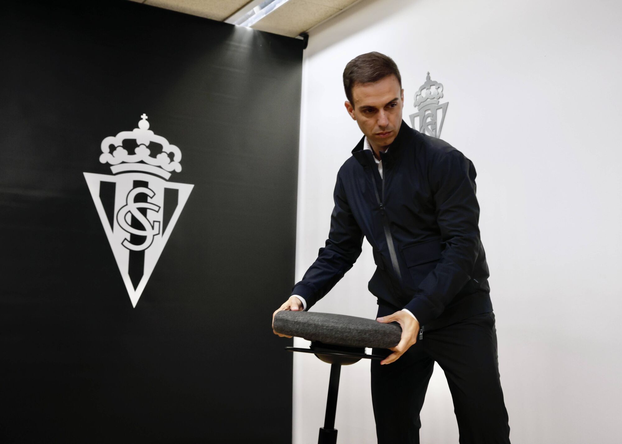 Así fue la presentación de Borja Jiménez como entrenador del Sporting