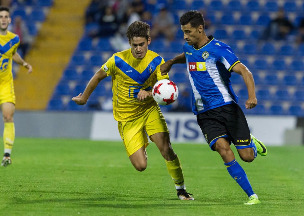 El Hércules regala otro empate en casa ante el Badalona por su nula ambición.