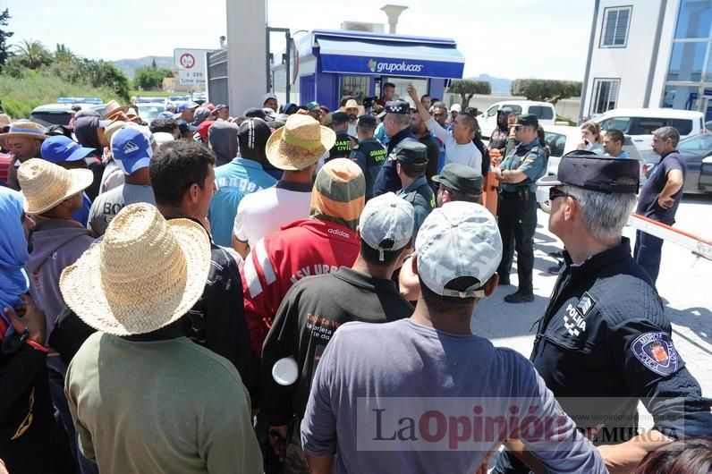 Protesta hortofrutícola en una empresa de El Raal