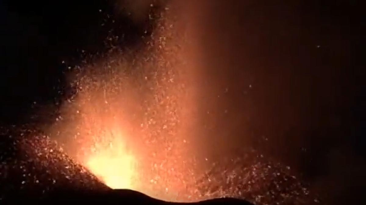 El volcán de la Palma mantiene su rugido