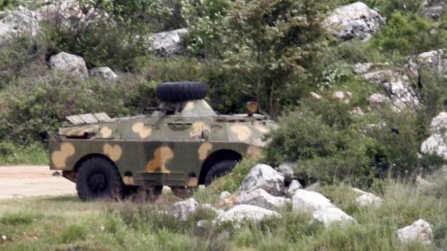 Un tanque del ejército sirio cerca de la frontera con Líbano.