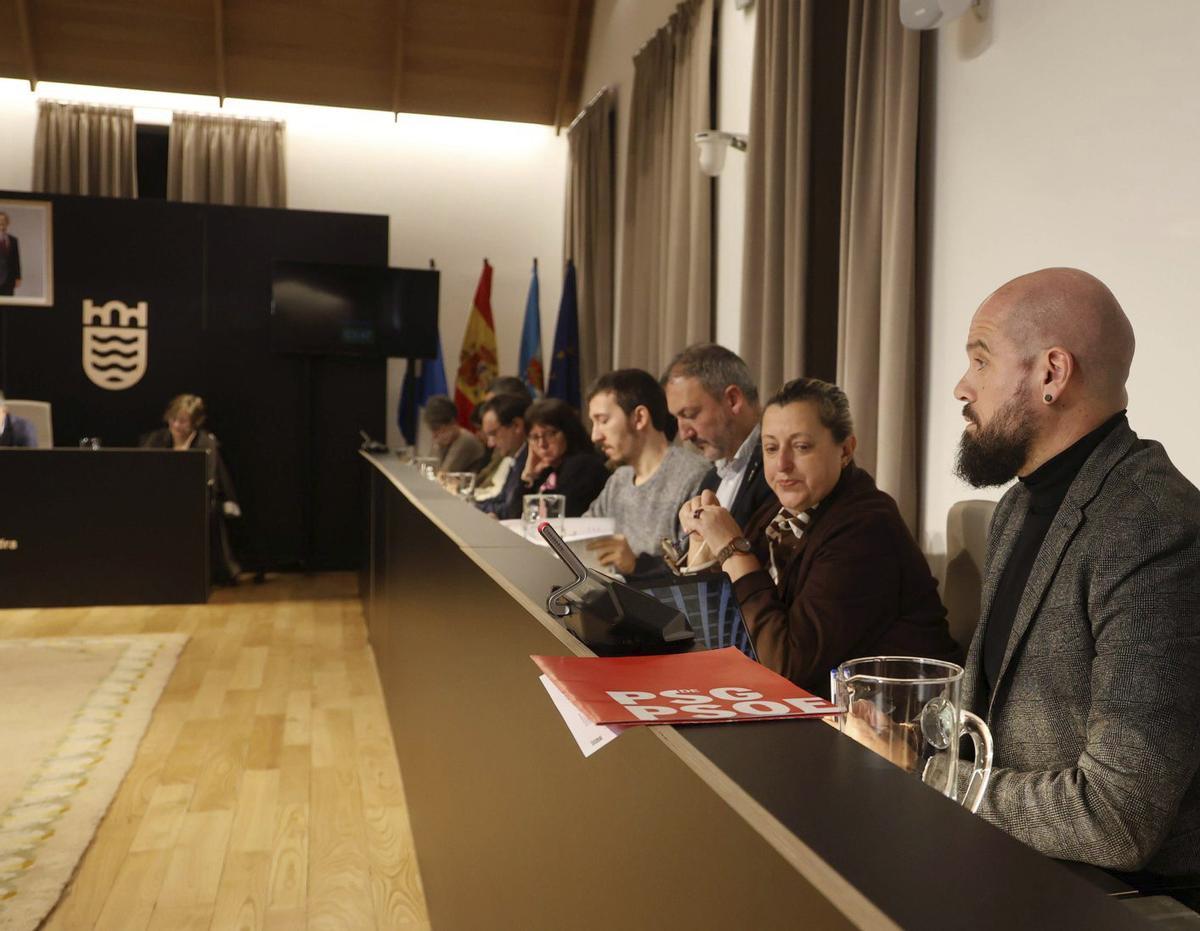 Iván Puentes, portavoz socialista, mostró su apoyo a la propuesta popular.