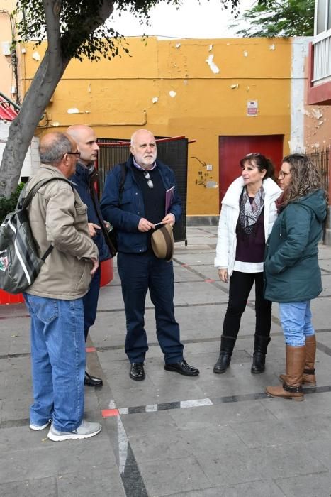 Visita de parlamentarios de Podemos al instituto José Arencibia Gil