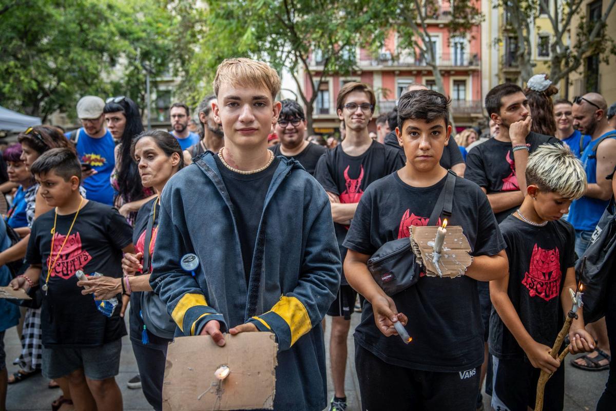 Un funeral por la cultura popular sustituye la masiva cercavila de las fiestas de Gràcia 2024