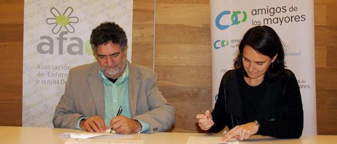 Firma del convenio entre Afaga y Amigos dos Maiores.