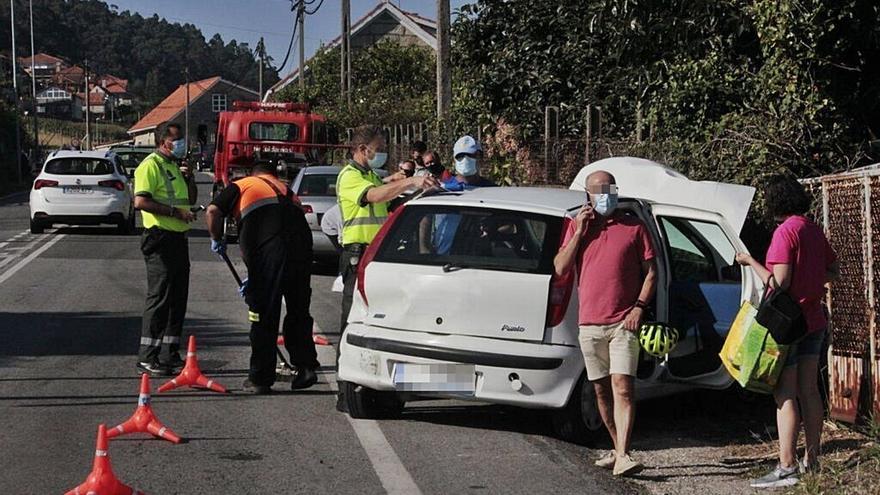 Un herido en una colisión por alcance de dos turismos en la avenida de A Coruña