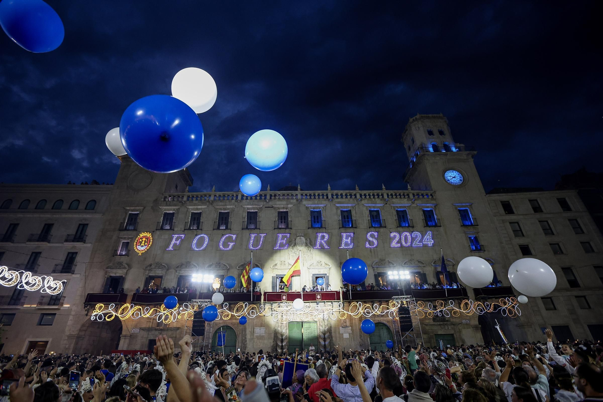 Resumen de los actos de inicio de las Hogueras 2024 ( Mascletà, Pasodoble, Homenaje Foguerers y Barraquers, desfile del Pregón y Pregón oficial )