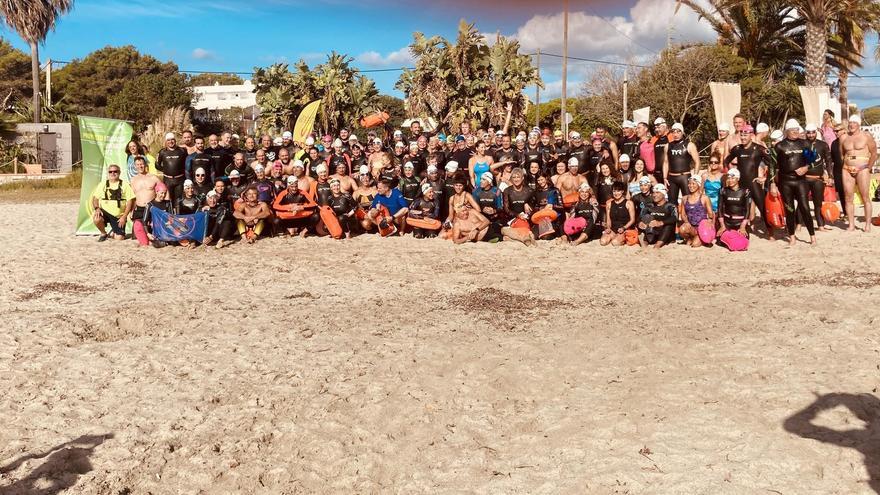 200 nadadores en un ‘Ibiza Open Water Swim’ solidario