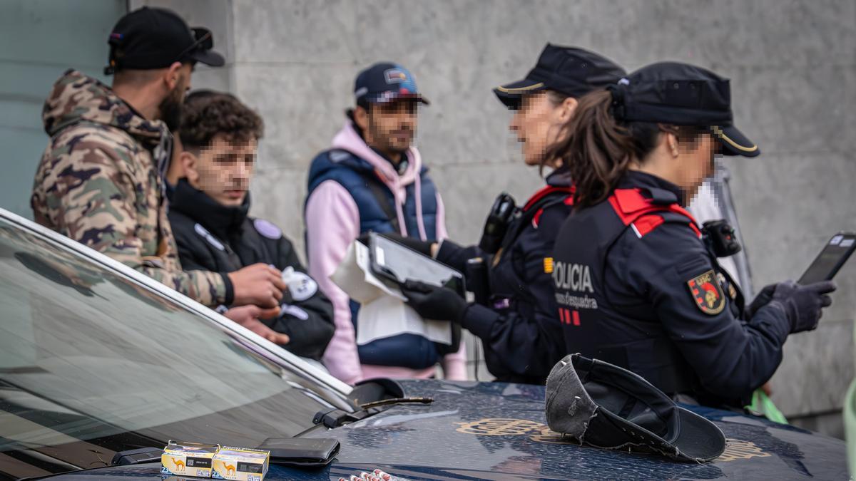 Mil agentes se despliegan en Barcelona, Badalona y LHospitalet en un macrodispositivo contra la multirreincidencia