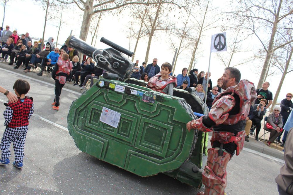 Roses viu un carnaval pletòric de gent i bon temps