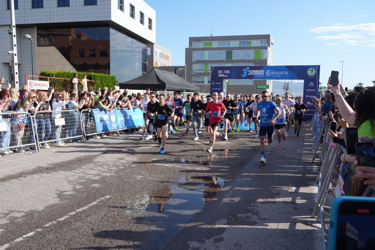 Búscate en las fotos de la Carrera de las Empresas en Castellón