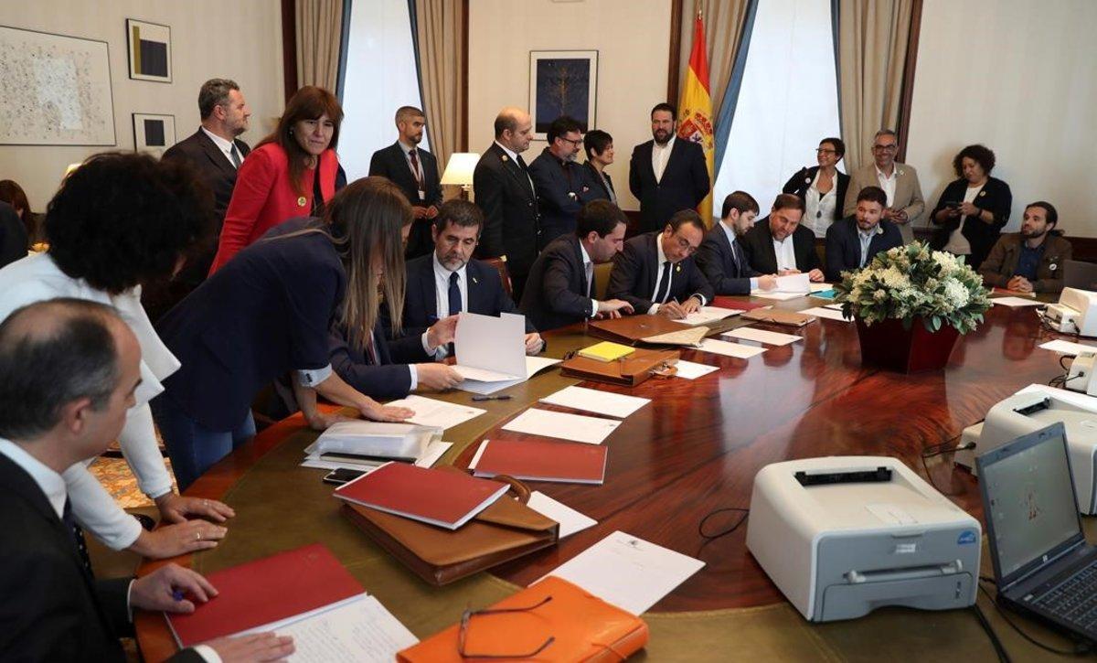 Oriol Junqueras, Jordi Sánchez y Josep Rull tramitan sus actas parlamentarias.