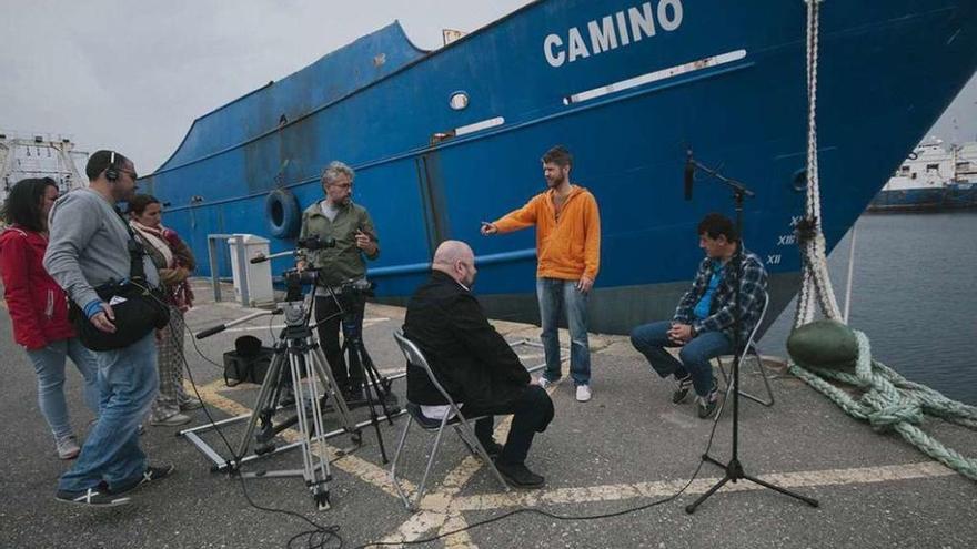 El equipo de &#039;Náufragos&#039; durante la grabación en Vigo.