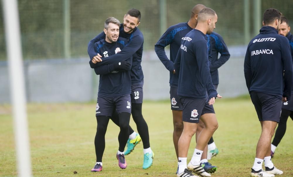 El técnico convoca a 19 jugadores, por lo que tendrá que hacer un último descarte antes del encuentro ante el Sevilla.