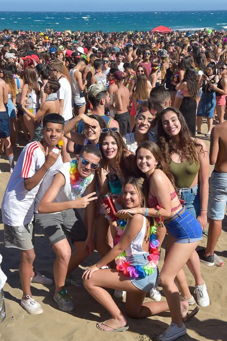 Fiesta de carnaval en la playa