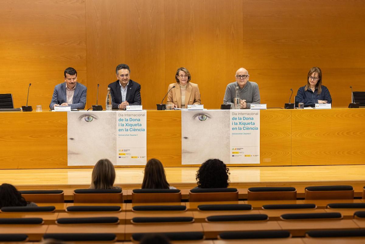 Charla principal de la jornada de la Niña y la Mujer en la Ciencia en la UJI.