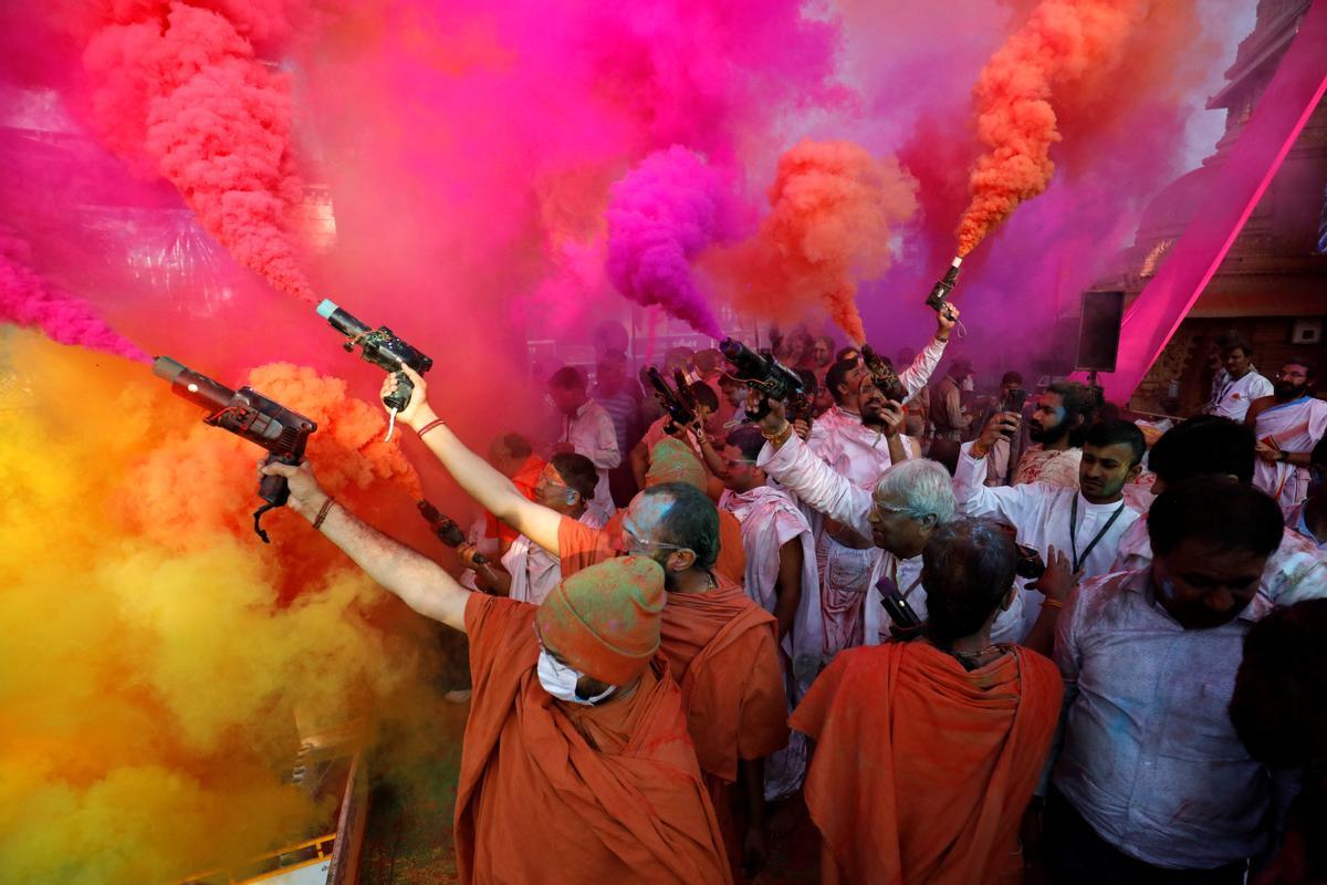 Celebraciones del festival Holi en Salangpur, en el estado indio de Gujarat.