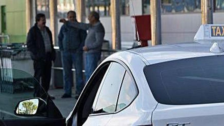 Taxis en el aeropuerto de Sant Josep.