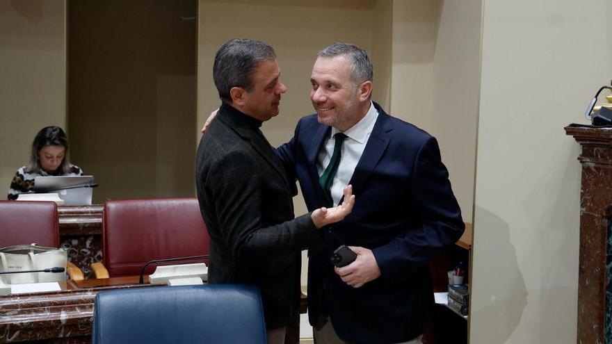 La Asamblea mantiene el tapón a las controvertidas mociones contra los migrantes de Vox: "Es su negocio político"