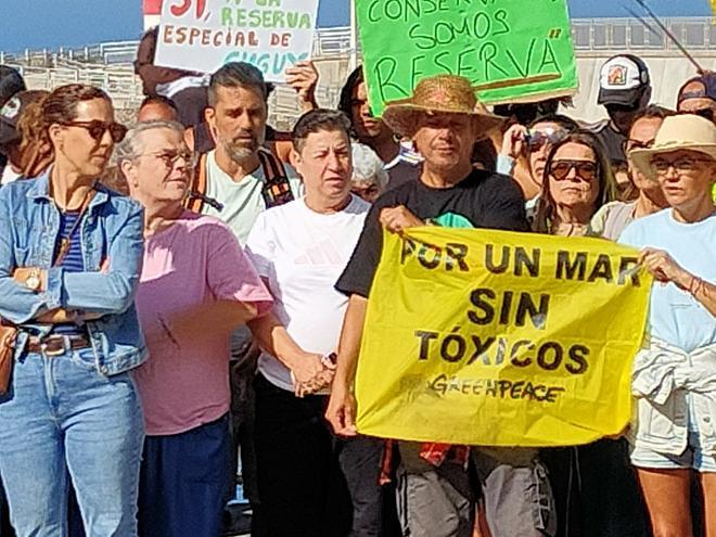 Manifestación en La Aldea de San Nicolás en contra de las jaulas marinas