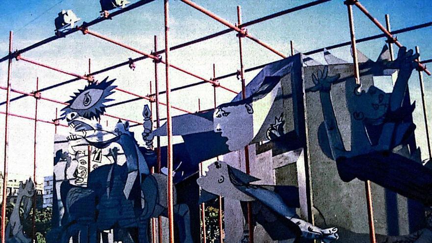 Montaje tridimensional del ‘Guernica’ realizado por Casabella en 1981 en el Cantón Grande.   | // CEDIDA