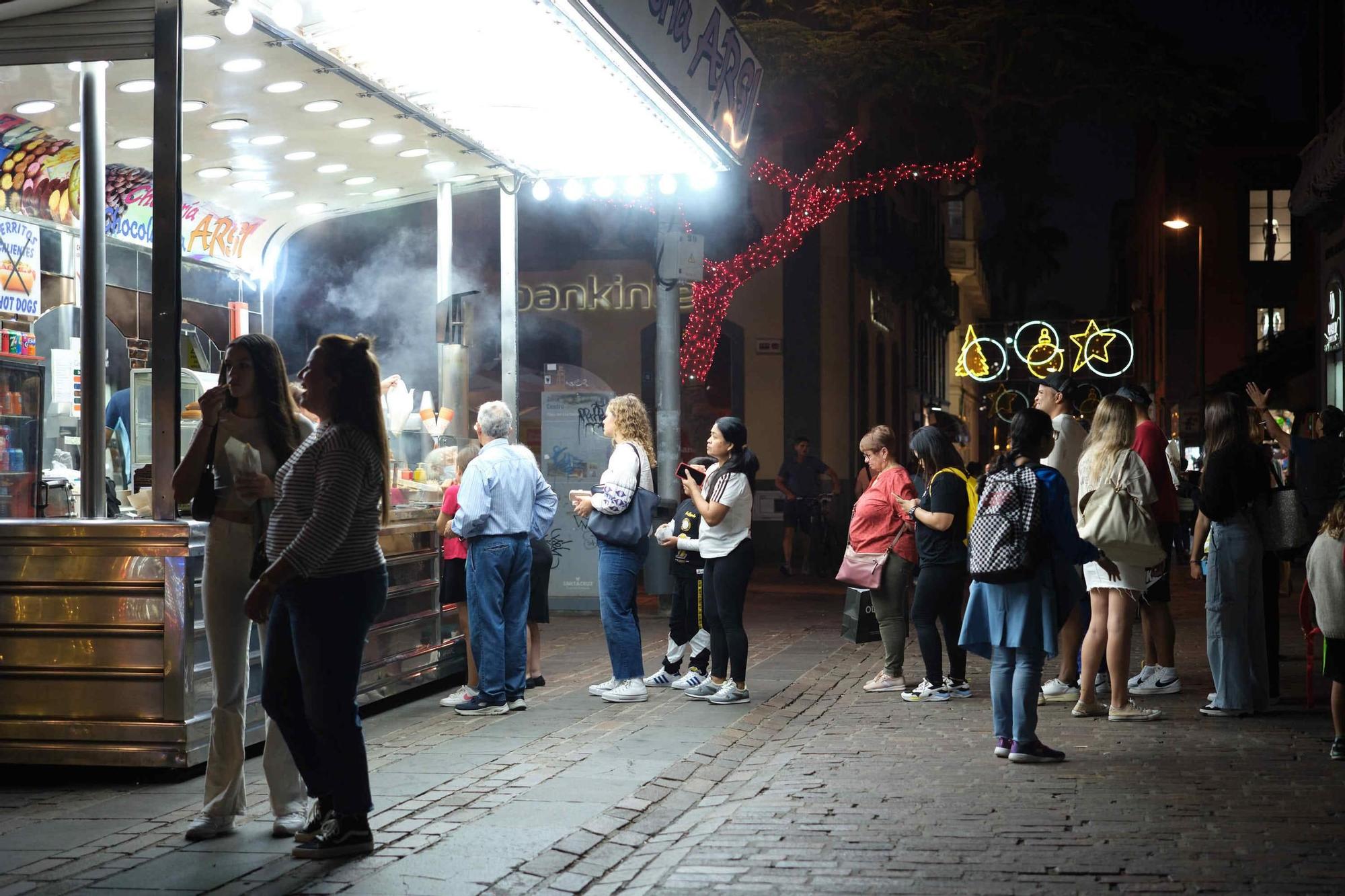 Los clientes aprovechan los descuentos del ‘Black Friday’ en los comercios de Tenerife
