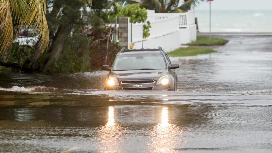 El huracán Dorian deja al menos cinco muertos en Bahamas y sigue la alerta en EEUU