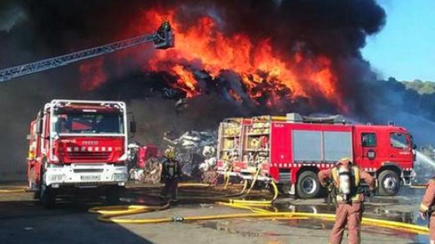 Una imatge de l&#039;incendi, aquest diumenge a la tarda