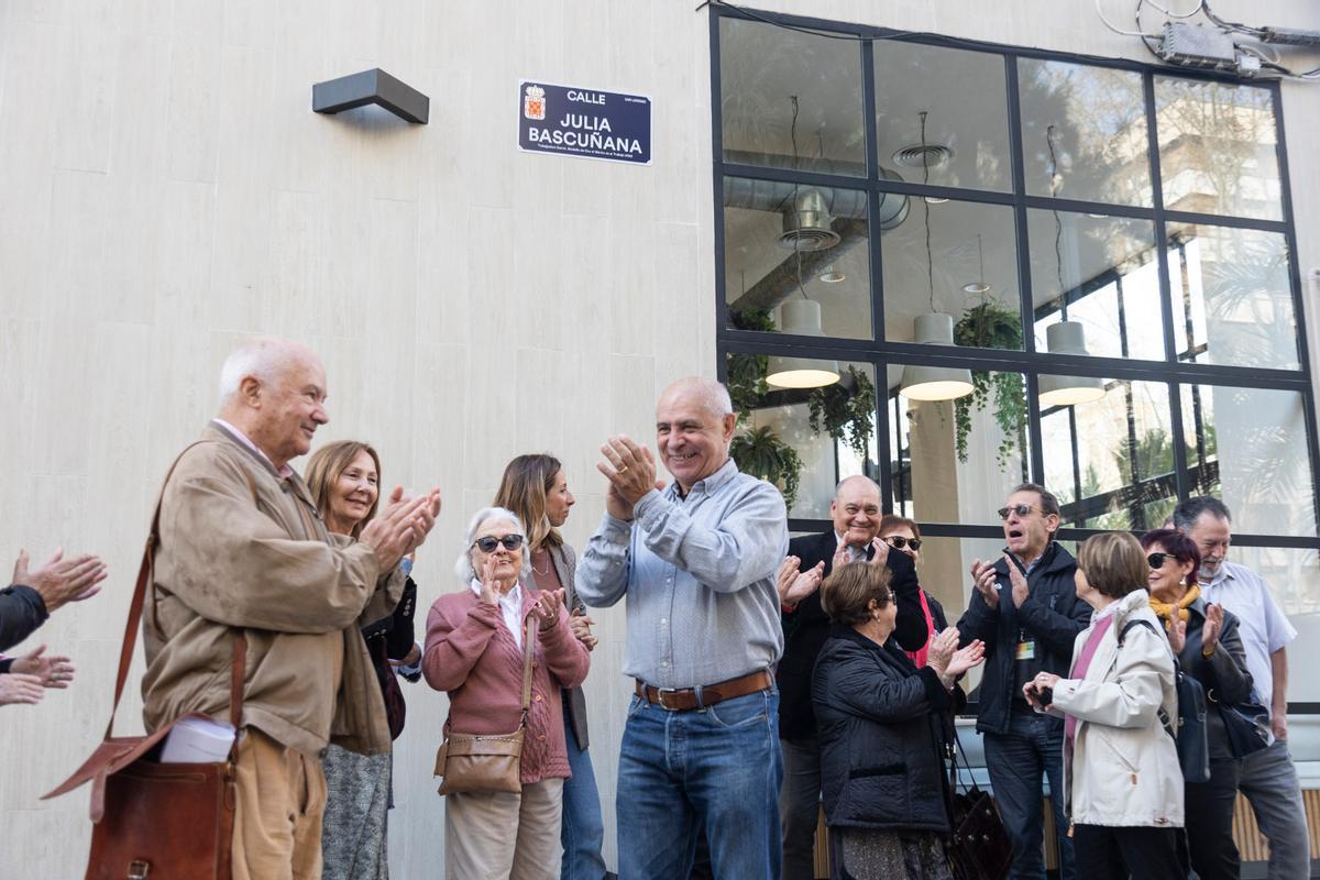 Inauguran en Murcia la calle Julia Bascuñana