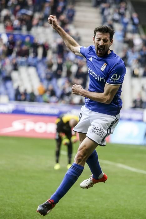 El partido entre el Langreo y el Oviedo B, en imágenes