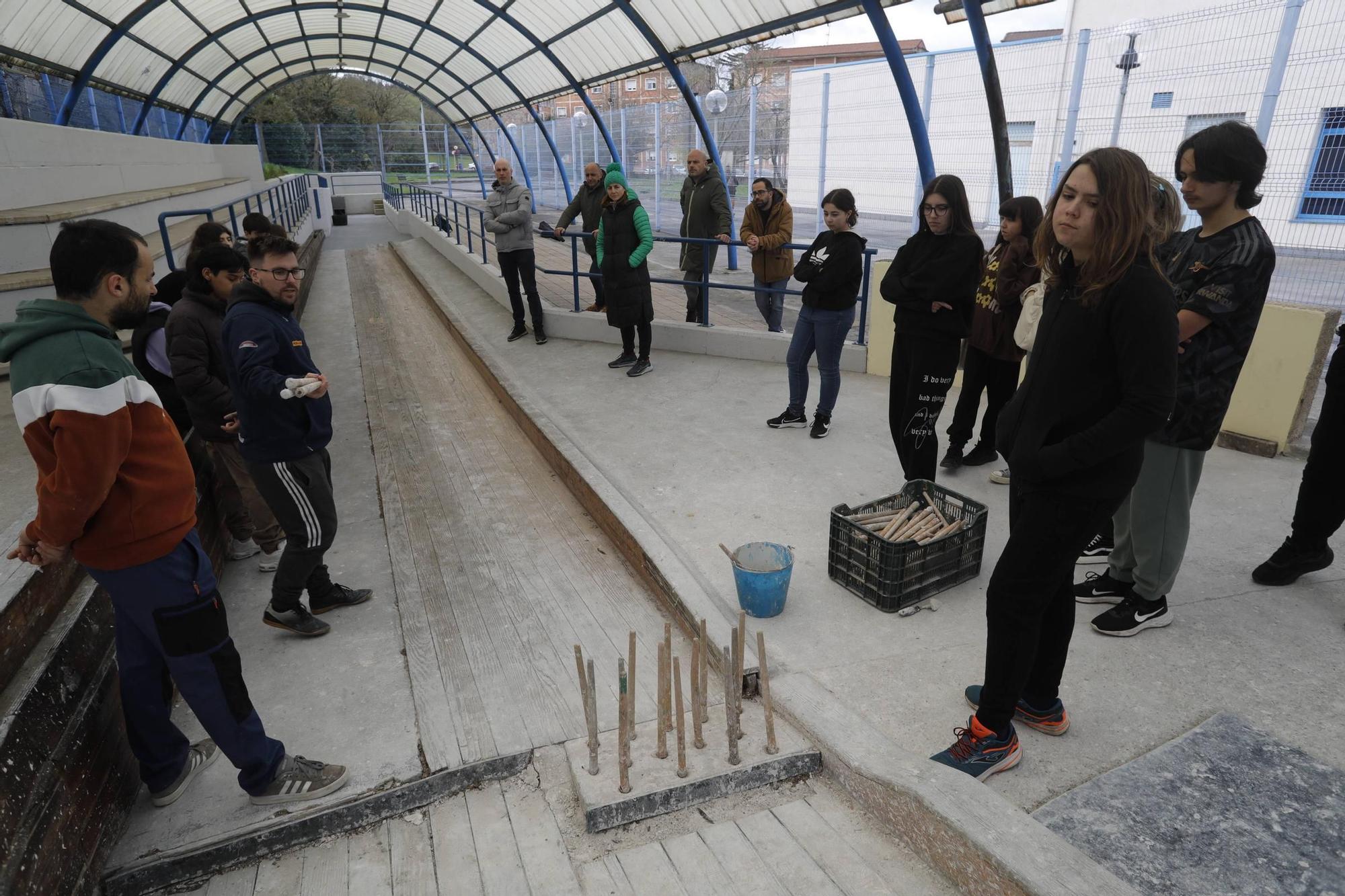 EN IMÁGENES: Así jugaron a los bolos batientes los estudiantes del instituto de La Magdalena