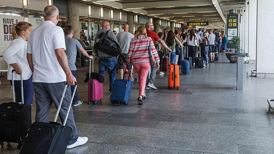 Touristen am Airport Mallorca.