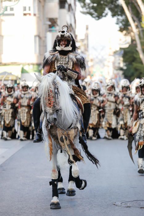 El bando de la media luna ofreció un majestuoso espectáculo en el segundo gran desfile de los Moros y Cristianos de la ciudad