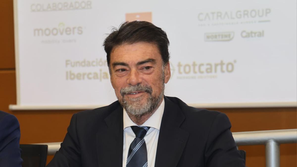 El concejal de Urbanismo de Alicante, Antonio Peral, anuncia una nueva consulta ciudadana que retrasa la aprobación del Plan General