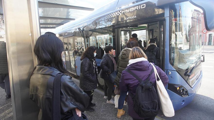 Els pollastres en autobusos plens