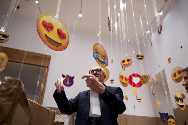 El artista Thomas Hirschhorn reflexiona sobre la era digital en el museo Helga de Alvear de Cáceres