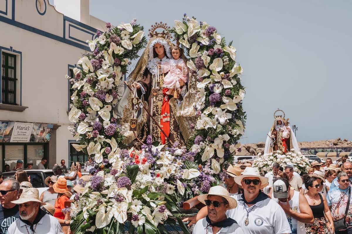 Encuentro marítimo entre las vírgenes del Carmen de Mogán y Arguineguín