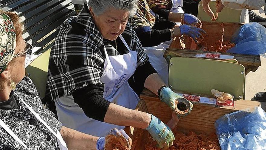 Malpartida arranca la fiesta con la patatera didáctica