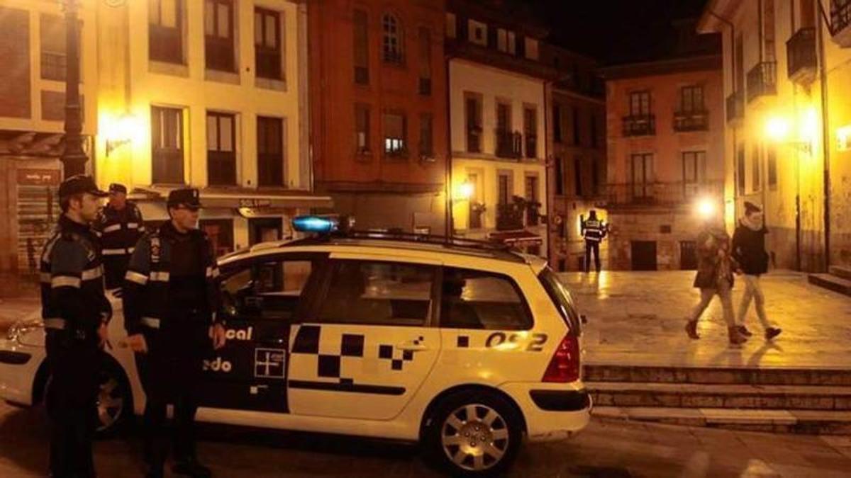 Agentes de la Policía Local en Salsipuedes.
