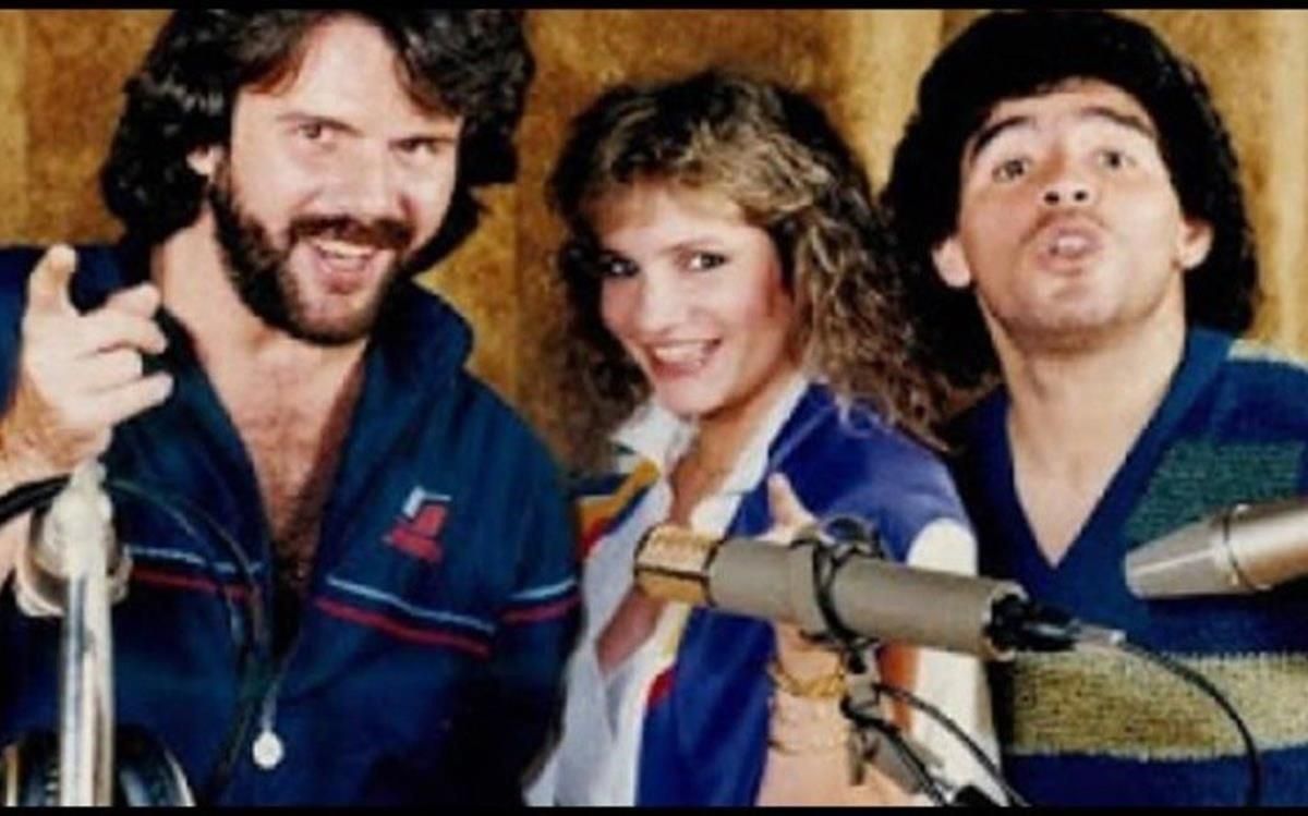 zentauroepp55444823 maradona con pimpinela201016165934 zentauroepp55444823 maradona con pimpinela201016165934